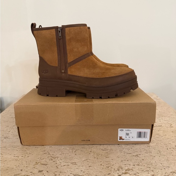 UGG® Ashton Zip - Picture 7 of 14